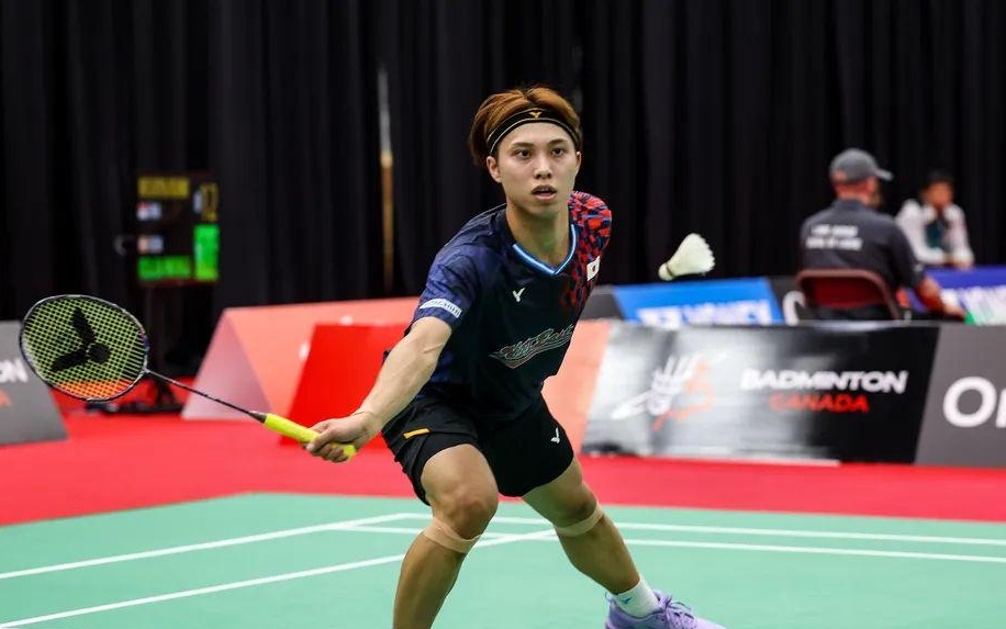 借助体育运 借助体育运